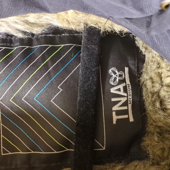 ❄️TNA | Aritzia Women's Faux Fur Winter Jacket - Picture 3 of 7